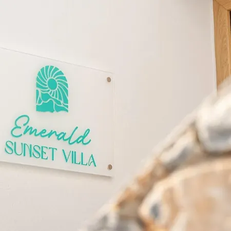 Emerald Sunset Villa, Orkos Beach, By Naxosvibe 빌라 *